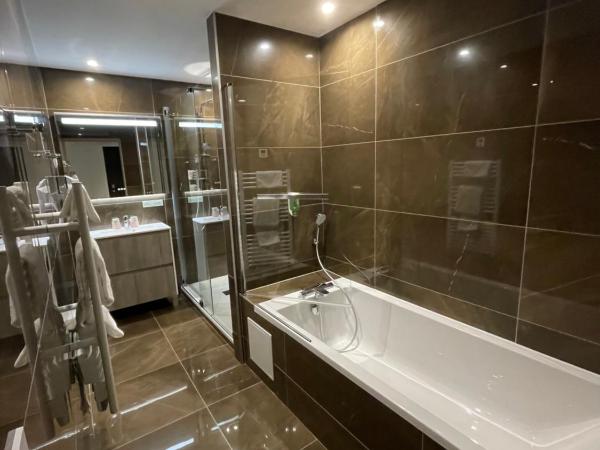 Hotel Le Cercle : photo 9 de la chambre suite côté cour