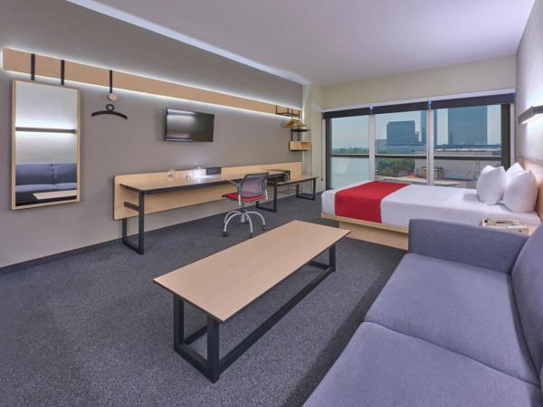 City Express Plus by Marriott Ciudad de México Patio Universidad : photo 2 de la chambre chambre lit queen-size supérieure avec canapé-lit