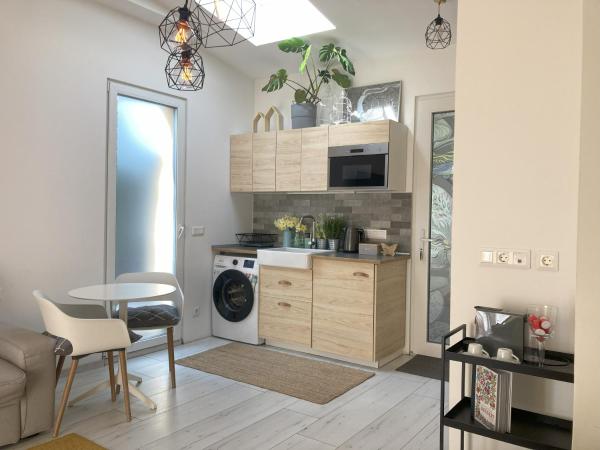 Fifteen Boutique Rooms Budapest with Self Check-In : photo 1 de la chambre studio avec terrasse