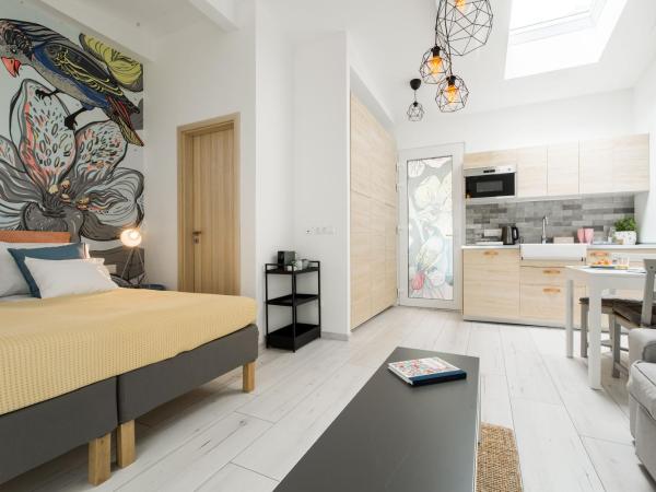 Fifteen Boutique Rooms Budapest with Self Check-In : photo 1 de la chambre studio avec vue sur jardin