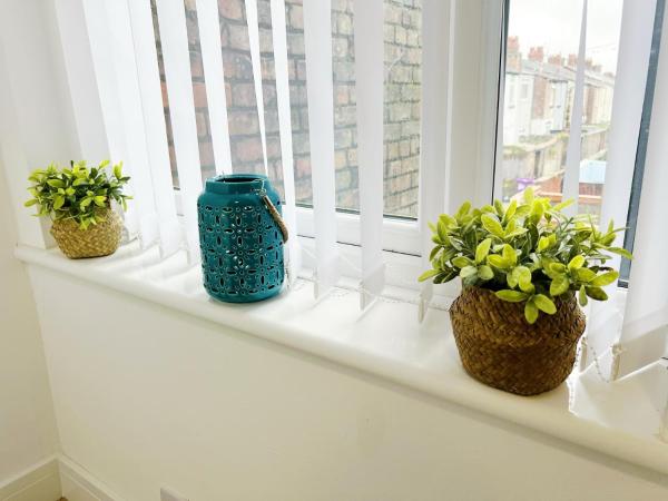 Rooms in a shared accommodation with Netflix, 10 min walk to LFC : photo 9 de la chambre chambre double Économique