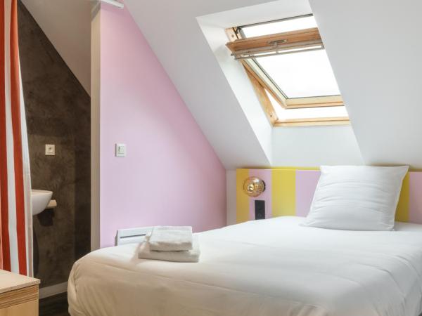 DEMAIN Hôtel & Conciergerie : photo 3 de la chambre petite chambre simple