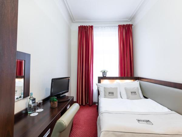 Hotel Graf Moltke Hamburg : photo 1 de la chambre chambre simple standard avec lit queen-size
