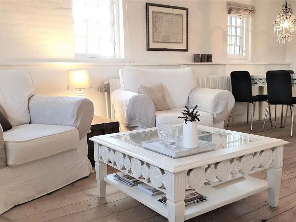 Store Ejlstrup Bed & Breakfast : photo 4 de la chambre chambre familiale avec salle de bains privative