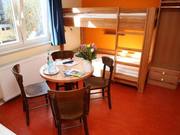Schanzenstern Altona GmbH : photo 1 de la chambre chambre quadruple avec salle de bains