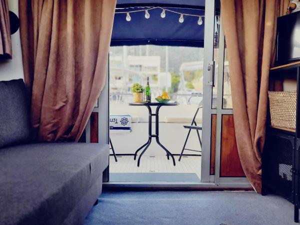 Cosy and Homey Houseboat Castelldefels : photo 9 de la chambre mobile home