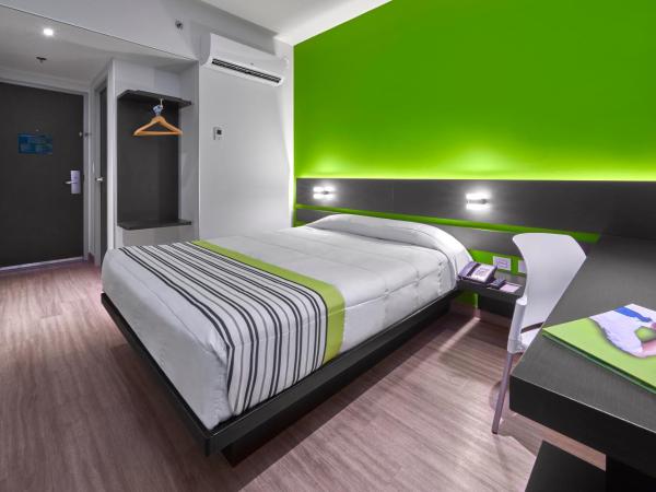 City Express Junior by Marriott Puebla Angelopolis : photo 1 de la chambre chambre lit queen-size