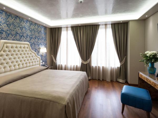 Hotel Santa Chiara : photo 2 de la chambre chambre triple deluxe - vue sur ville