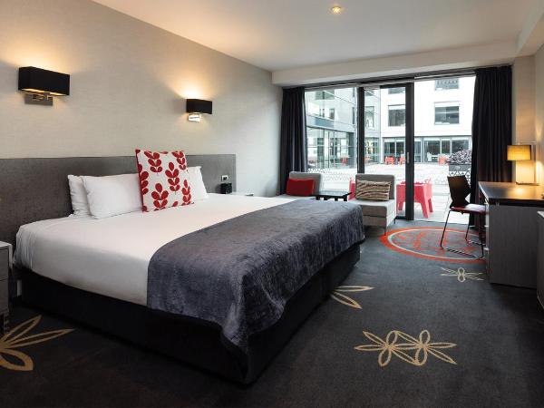 SkyCity Hotel Auckland : photo 1 de la chambre chambre lit king-size premium - côté cour