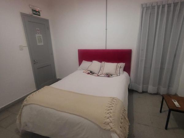 OMA : photo 3 de la chambre chambre double avec salle de bains commune