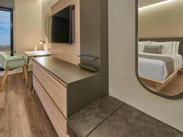 City Express Plus by Marriott Mazatlan : photo 2 de la chambre chambre lit king-size supérieure avec canapé-lit