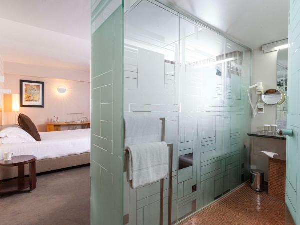 Hotel Lille Euralille - Hilton Affiliate Hotel : photo 1 de la chambre chambre lit queen-size 