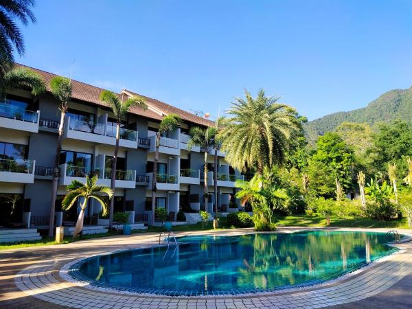 Chang Buri Resort & Spa : photo 1 de la chambre chambre deluxe côté colline - vue sur piscine