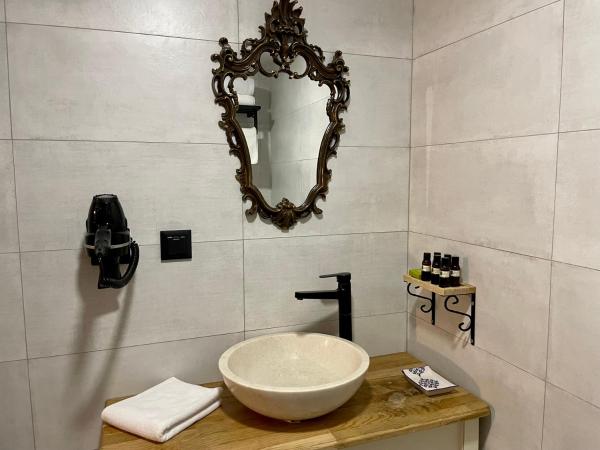 Urla Taş Konak Otel : photo 2 de la chambre chambre lit king-size supérieure