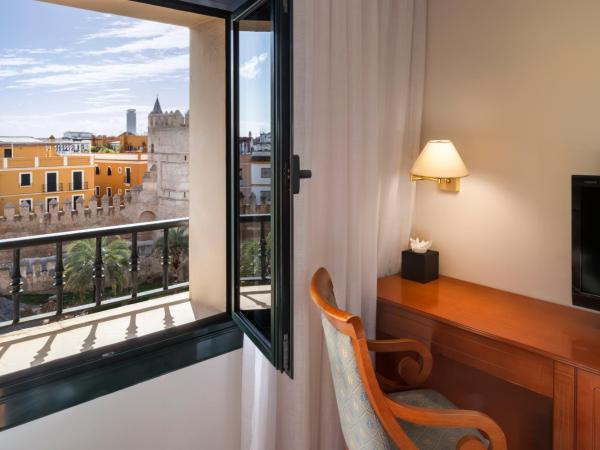 Exe Sevilla Macarena : photo 6 de la chambre chambre double ou lits jumeaux - vue sur ville