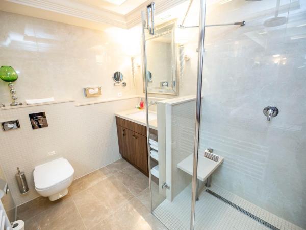 Hotel Dvorana : photo 9 de la chambre suite 3 chambres