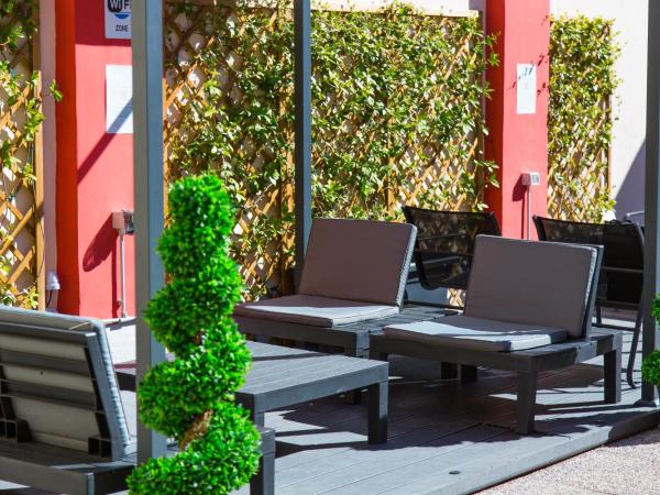 Guest House Turin Metro Young : photo 7 de la chambre chambre quadruple avec salle de bains commune