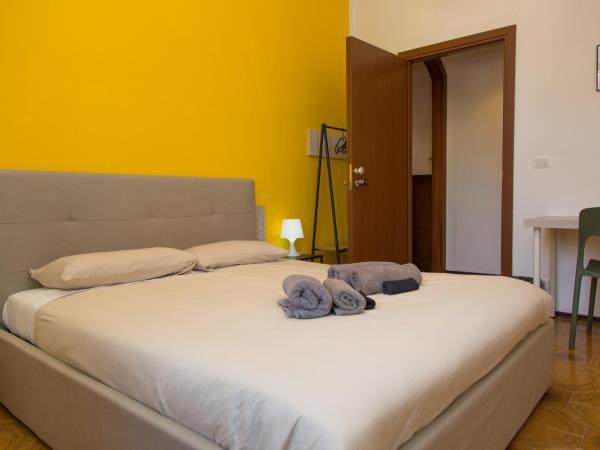 Guest House Turin Metro Young : photo 2 de la chambre chambre double avec salle de bains commune