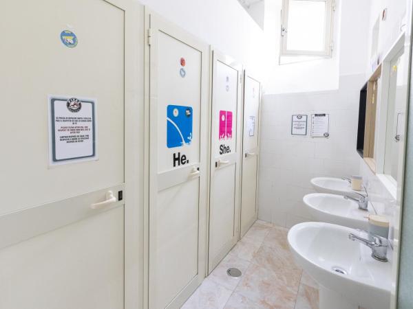 Naples Pizza Hostel : photo 6 de la chambre lit simple en dortoir