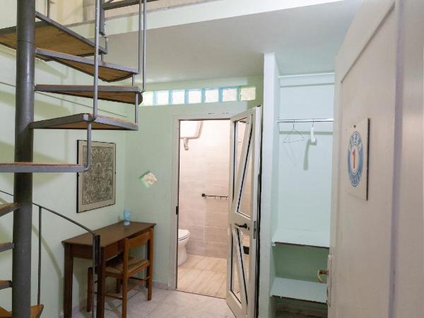 Naples Pizza Hostel : photo 1 de la chambre chambre double avec salle de bains privative