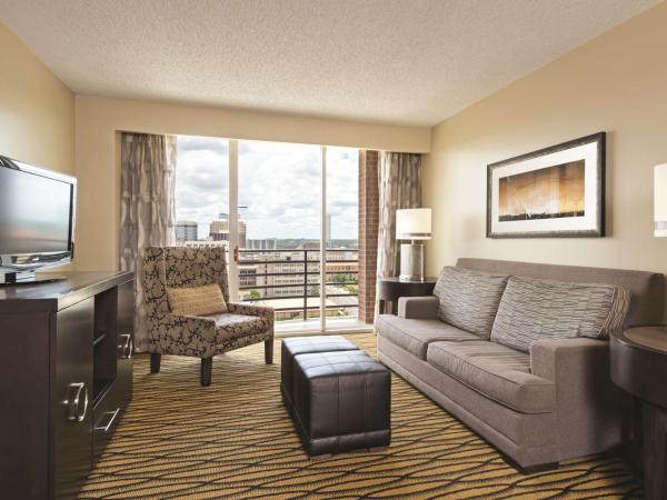 DoubleTree Suites by Hilton Hotel Austin : photo 1 de la chambre suite lit king-size - accessible aux personnes à mobilité réduite - non-fumeurs
