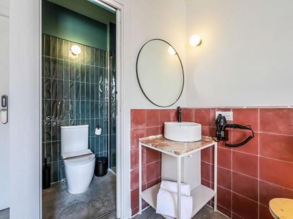 Madrid Live Coworking - SELF SERVICE - : photo 3 de la chambre chambre double - vue sur piscine