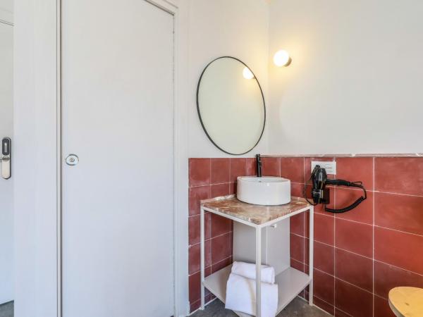 Madrid Live Coworking - SELF SERVICE - : photo 5 de la chambre chambre double - vue sur piscine