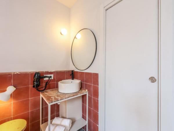 Madrid Live Coworking - SELF SERVICE - : photo 8 de la chambre chambre double - vue sur piscine