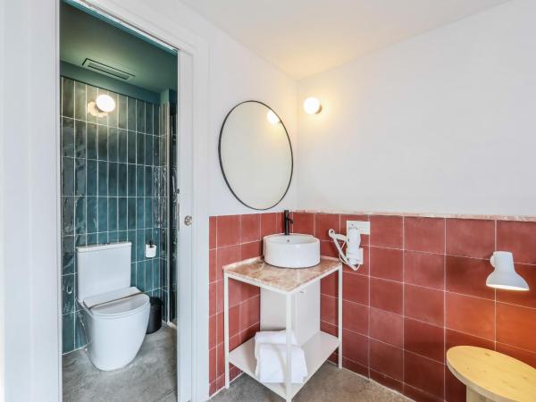 Madrid Live Coworking - SELF SERVICE - : photo 9 de la chambre chambre double - vue sur piscine