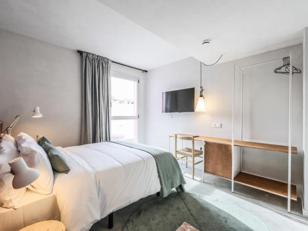 Madrid Live Coworking - SELF SERVICE - : photo 3 de la chambre chambre double - vue sur piscine