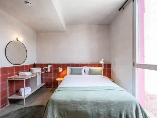 Madrid Live Coworking - SELF SERVICE - : photo 1 de la chambre chambre double - vue sur piscine