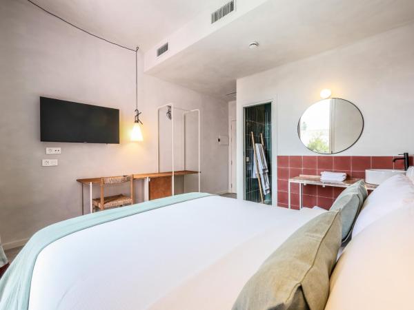 Madrid Live Coworking - SELF SERVICE - : photo 2 de la chambre chambre double - vue sur piscine