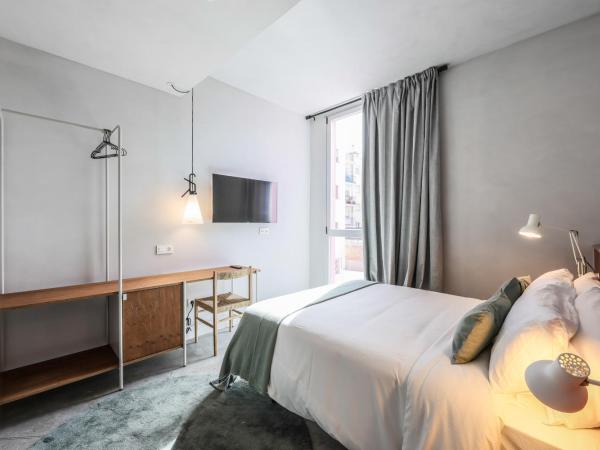 Madrid Live Coworking - SELF SERVICE - : photo 3 de la chambre chambre double - vue sur piscine