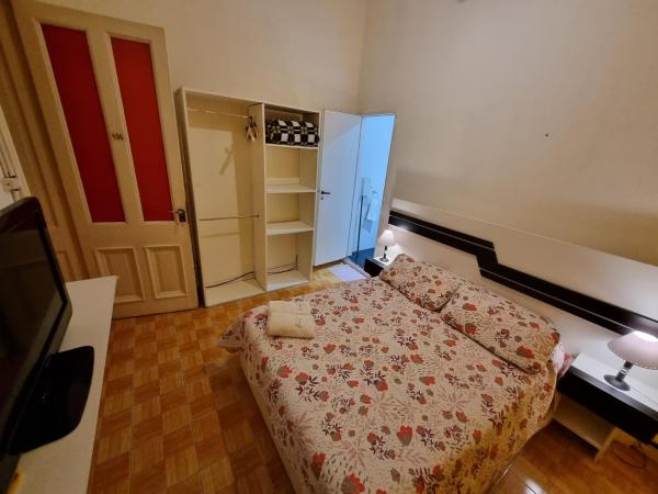 Hostel Estoril : photo 1 de la chambre chambre double avec salle de bains privative