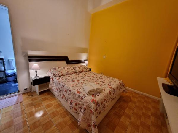 Hostel Estoril : photo 3 de la chambre chambre double avec salle de bains privative