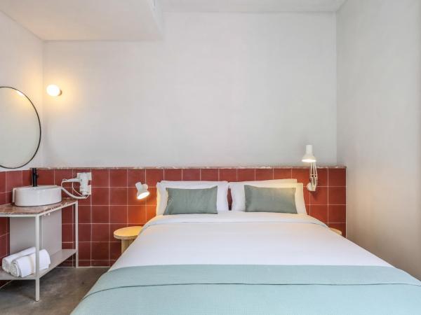 Madrid Live Coworking - SELF SERVICE - : photo 4 de la chambre chambre double - vue sur piscine