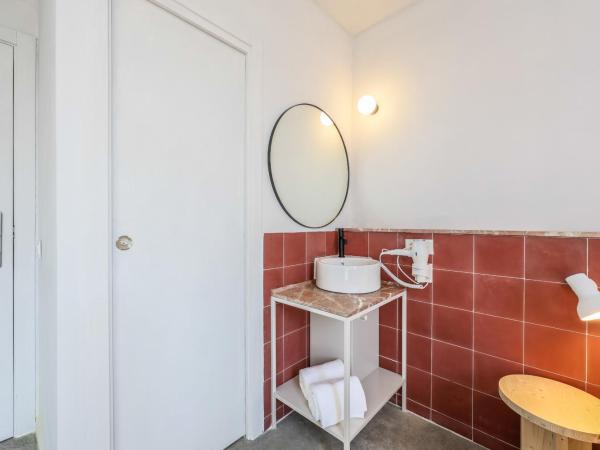 Madrid Live Coworking - SELF SERVICE - : photo 5 de la chambre chambre double - vue sur piscine