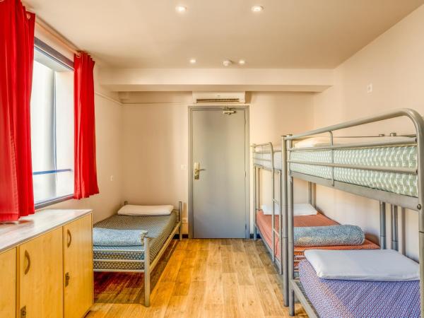 Villa Saint Exupery Beach Hostel : photo 1 de la chambre lit simple dans dortoir mixte de 5 lits