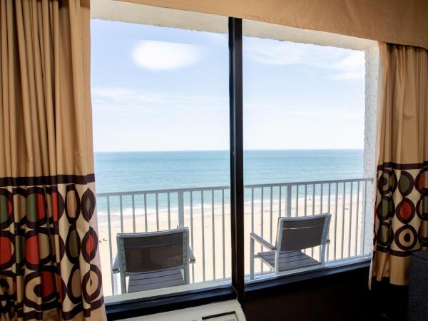 Aqua Vista Resort Hotel : photo 4 de la chambre chambre lit king-size supérieure - non-fumeurs - côté océan