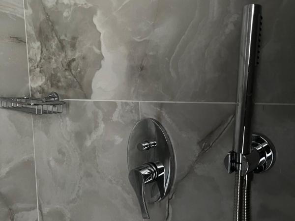 Villa Galaxy Santorini : photo 9 de la chambre suite junior avec bain à remous extérieur