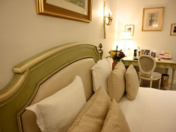 Hôtel La Villa Eugene : photo 3 de la chambre chambre deluxe