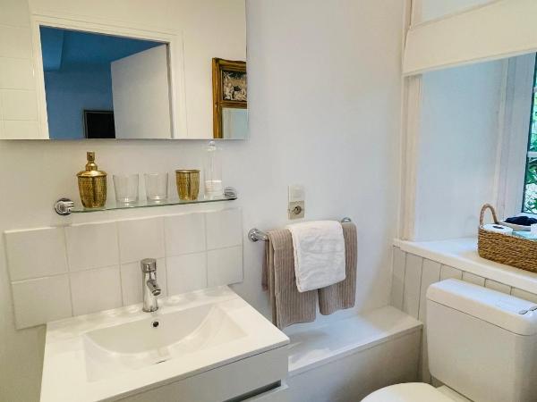 Le Manoir des Doyens : photo 1 de la chambre chambre double avec salle de bains privative