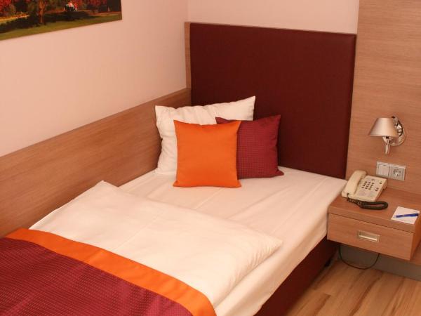 Congress Hotel am Stadtpark : photo 7 de la chambre petite chambre simple Économique