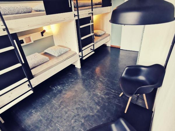 Backpackers Luzern : photo 7 de la chambre lit simple dans dortoir mixte de 4 lits avec salle de bains commune