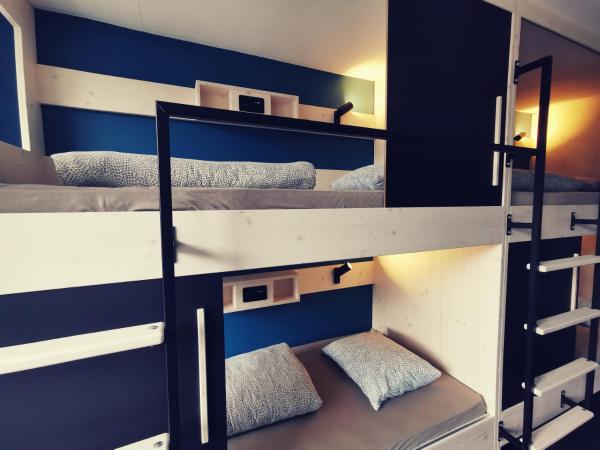 Backpackers Luzern : photo 2 de la chambre lit simple dans dortoir mixte de 4 lits avec salle de bains commune