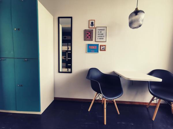 Backpackers Luzern : photo 3 de la chambre lit simple dans un dortoir pour femmes de 4 lits avec salle de bains commune