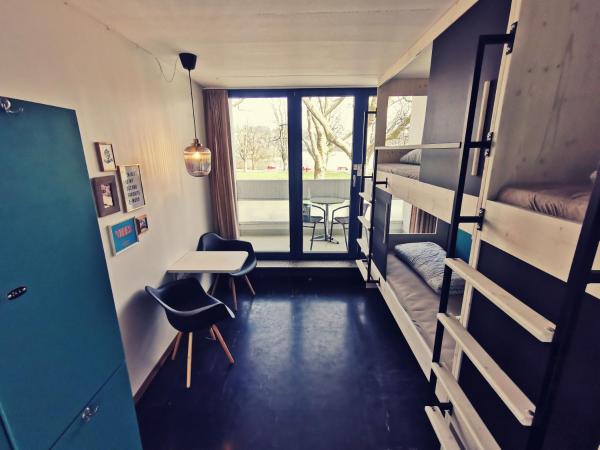 Backpackers Luzern : photo 2 de la chambre lit simple dans un dortoir pour femmes de 4 lits avec salle de bains commune