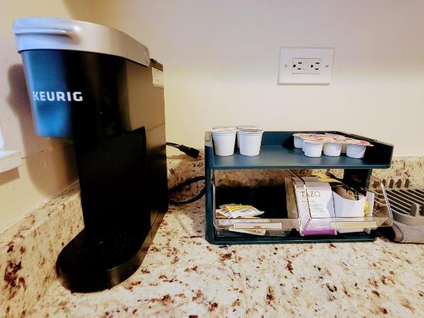 Chateau de Woodlawn - Room I - La Tour Eiffel : photo 8 de la chambre chambre lit queen-size avec salle de bains commune