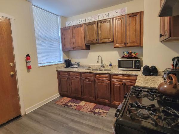 Chateau de Woodlawn - Room I - La Tour Eiffel : photo 9 de la chambre chambre lit queen-size avec salle de bains commune