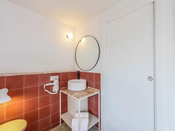 Madrid Live Coworking - SELF SERVICE - : photo 4 de la chambre chambre double - vue sur piscine